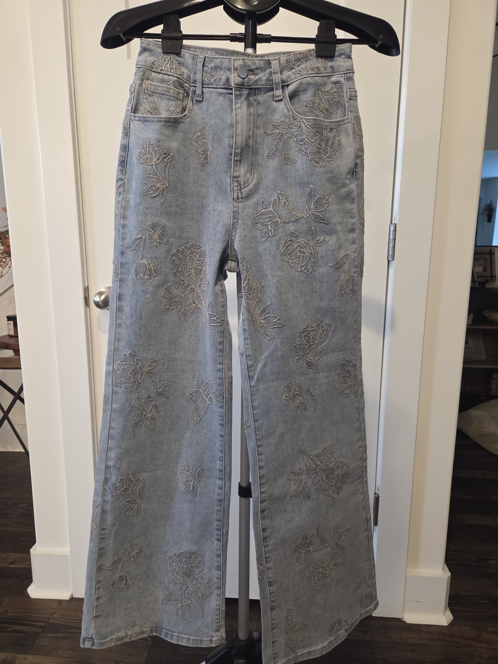 92. Blue B Light Blue Floral Embroidered Women’s Jeans
